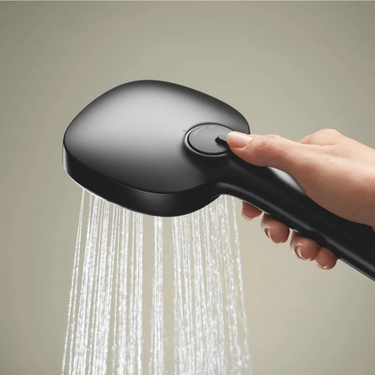 Смеситель для ванны Grohe Cubeo, однорычажный, с душевым гарнитуром, черный матовый (1018142430) Фото - 9