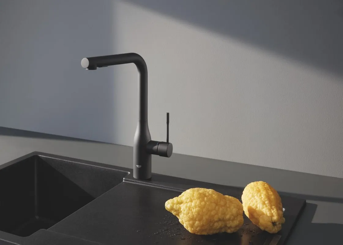 Смеситель для кухни Grohe Essence однорычажный с выдвижной лейкой, черный матовый (30504KF0) Фото - 5