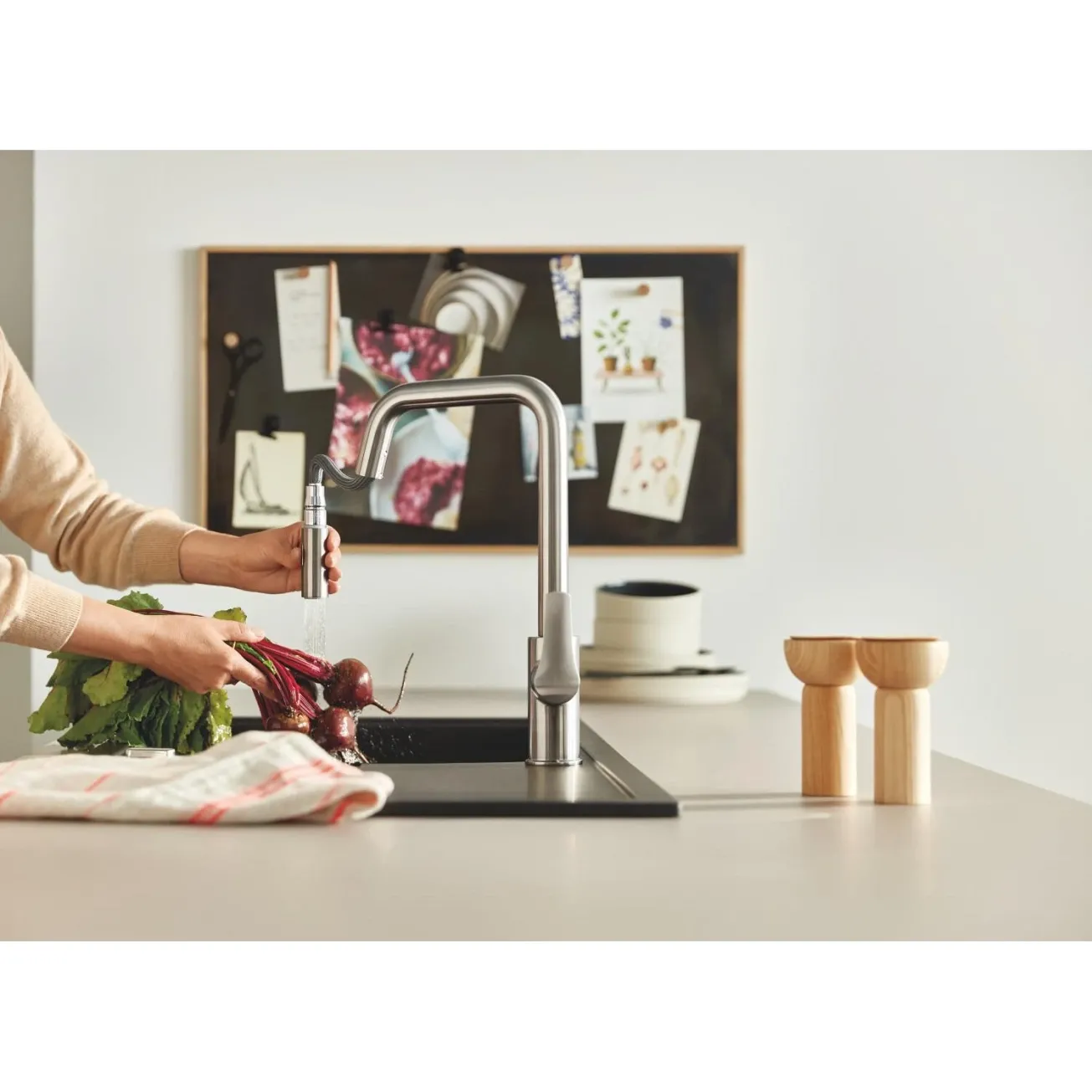 Змiшувач для кухнi Grohe EuroSmart одноважiльний, висувний, 2 - режими, суперсталь (30619DC0) Фото - 2