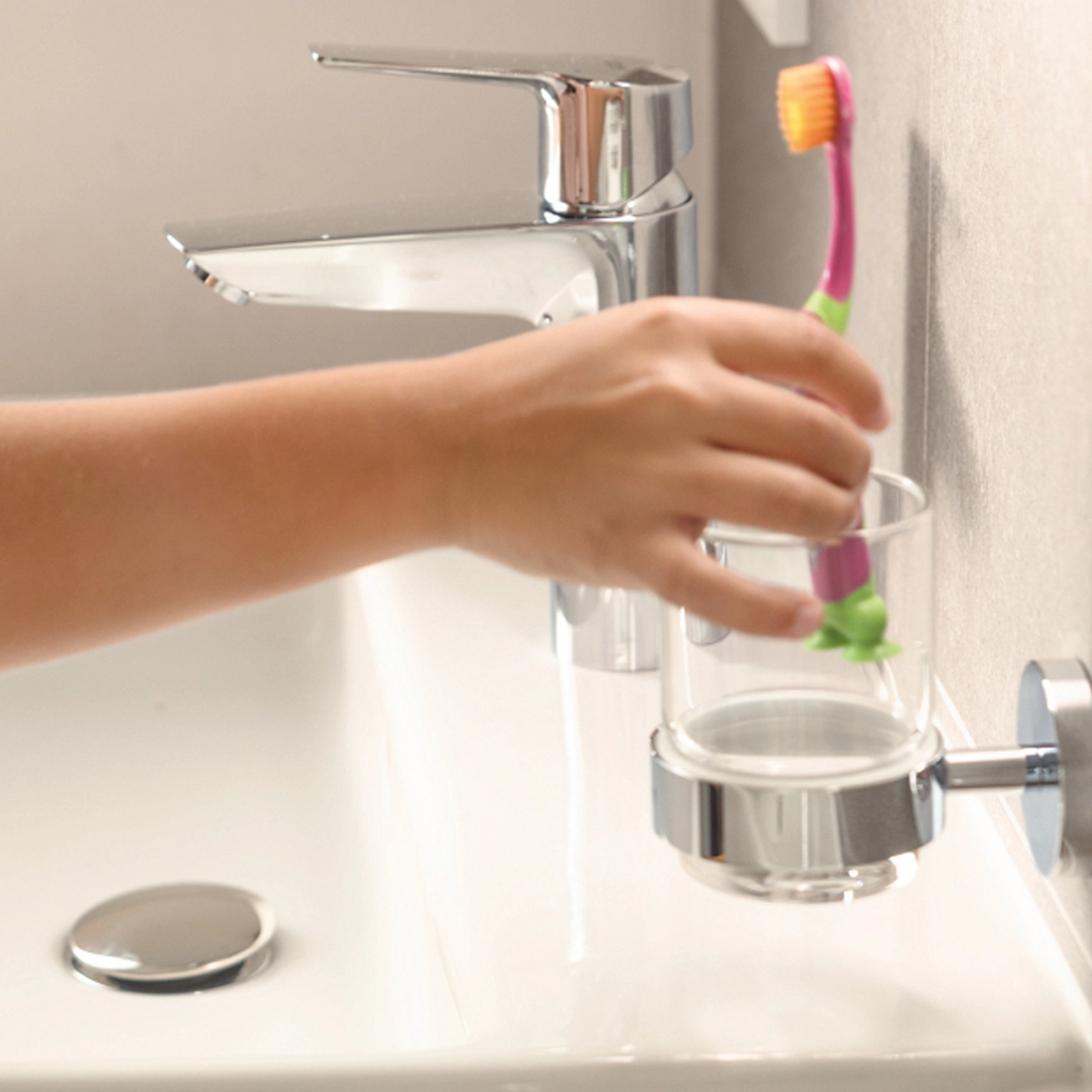 Склянка з тримачем для ванної кімнати Grohe QuickFix Start 41194000 Фото - 4