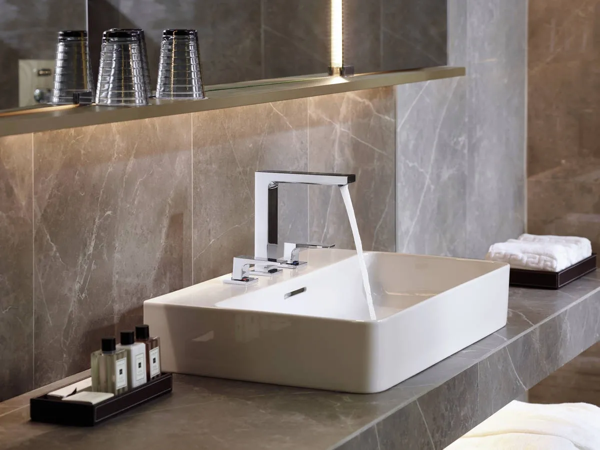 Змішувач для умивальника Hansgrohe Metropol 160 із донним клапаном білий (32515700) Фото - 1