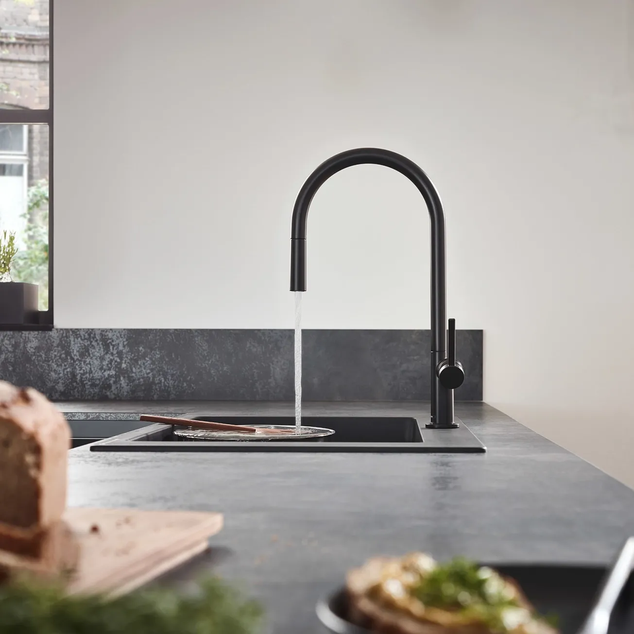 Кухонний змішувач Hansgrohe Talis 210 1jet з витяжним виливом Sbox, чорний матовий (72803670) Фото - 3