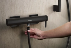 Смеситель для душа Hansgrohe Tecturis E черный без душевого набора (73620670) Фото - 1