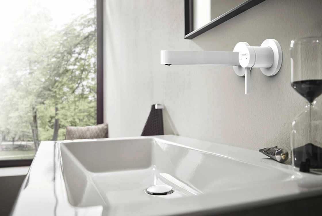 Смеситель для умывальника настенный Hansgrohe Finoris, белый матовый (76051700) Фото - 1