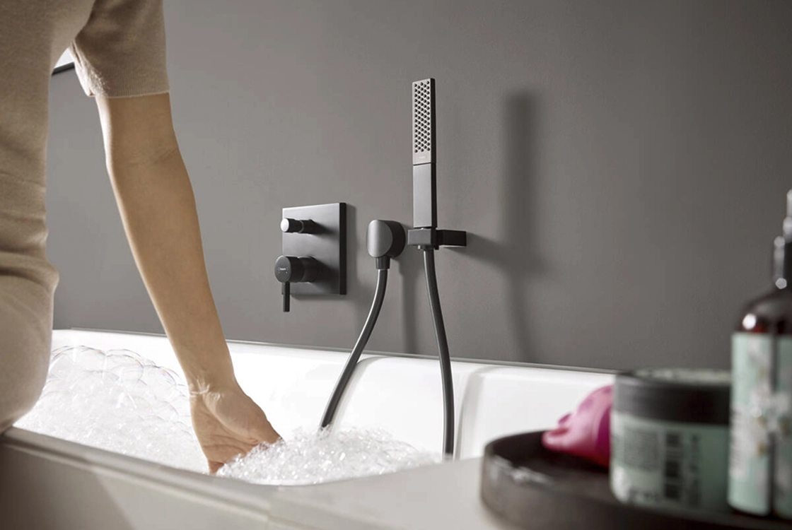 Смеситель для ванны Hansgrohe FINORIS, черный матовый Фото - 1
